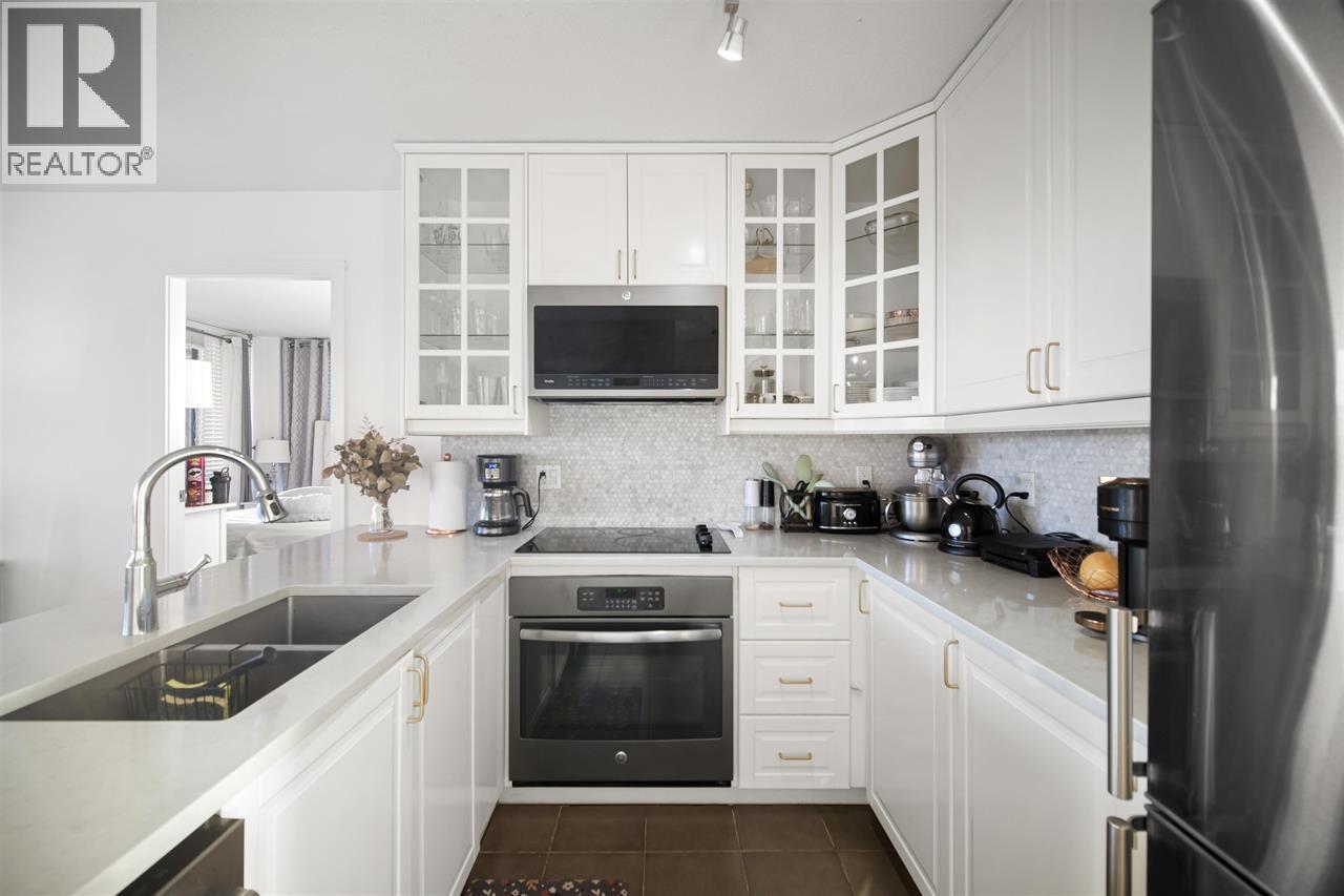 Photo 1 of 702 4118 Dawson Street, Burnaby BC