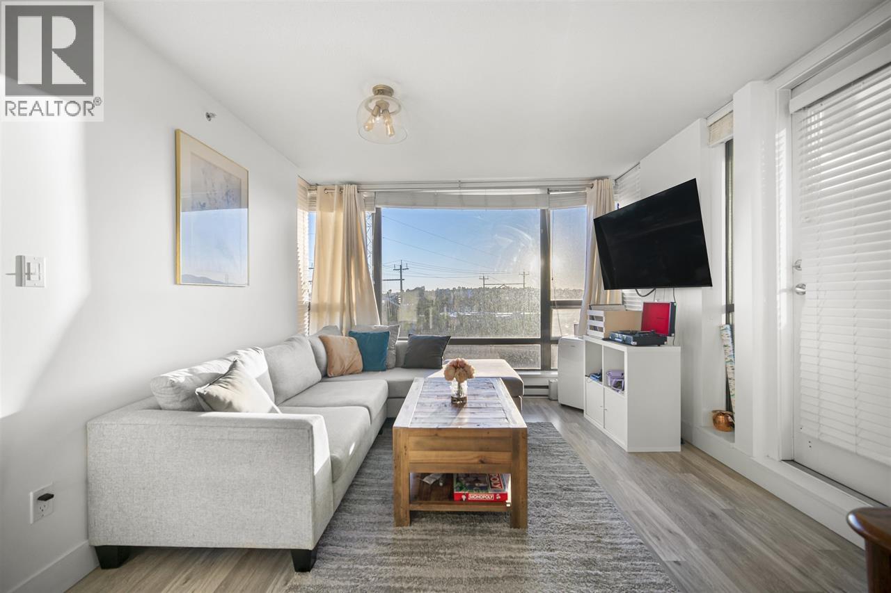 Photo 2 of 702 4118 Dawson Street, Burnaby BC