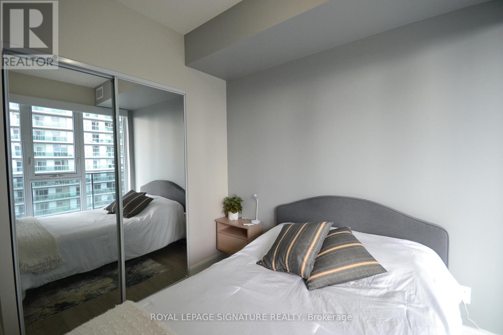 Photo 16 of 2406 70 Annie Craig Drive, Toronto ON
