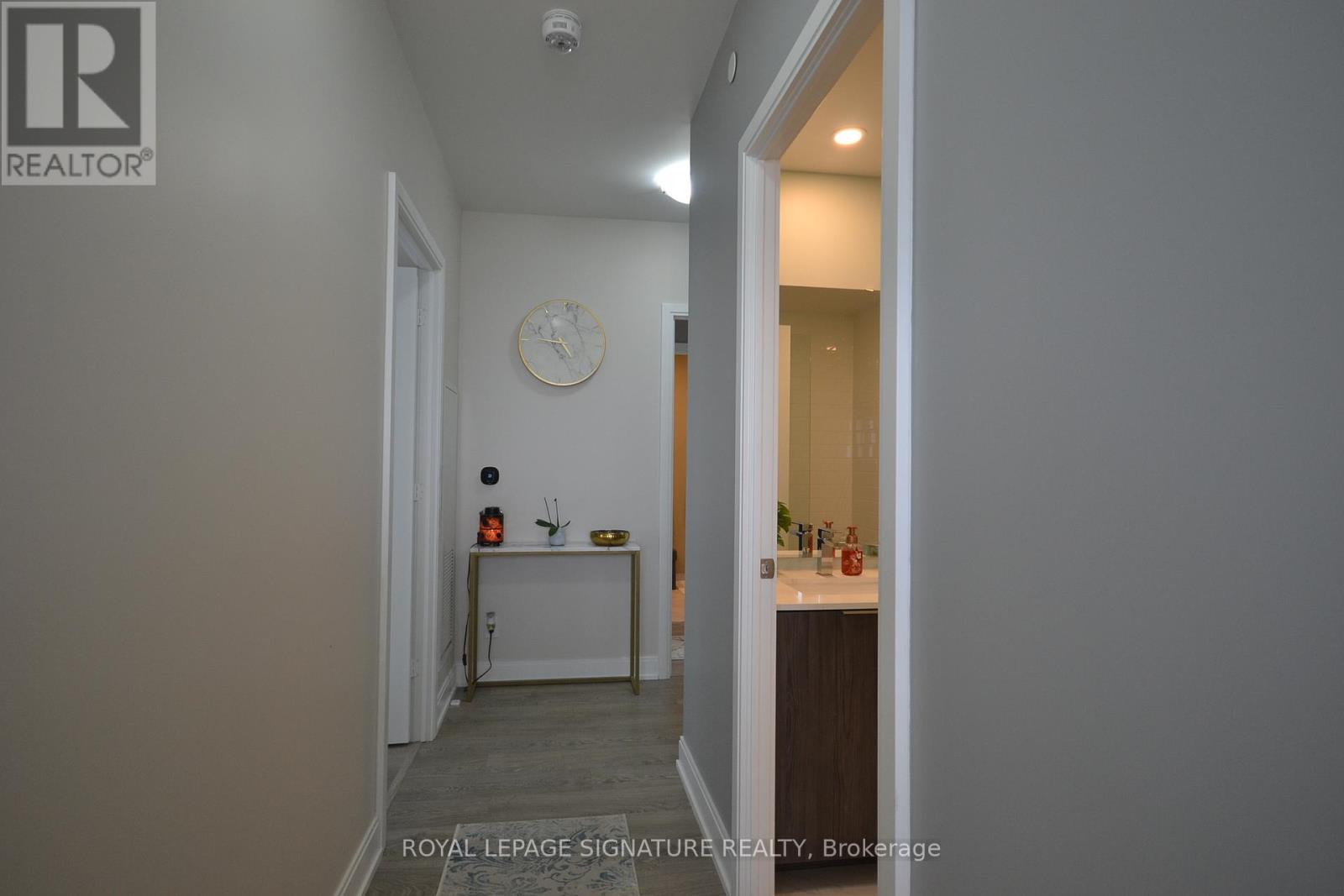 Photo 5 of 2406 70 Annie Craig Drive, Toronto ON