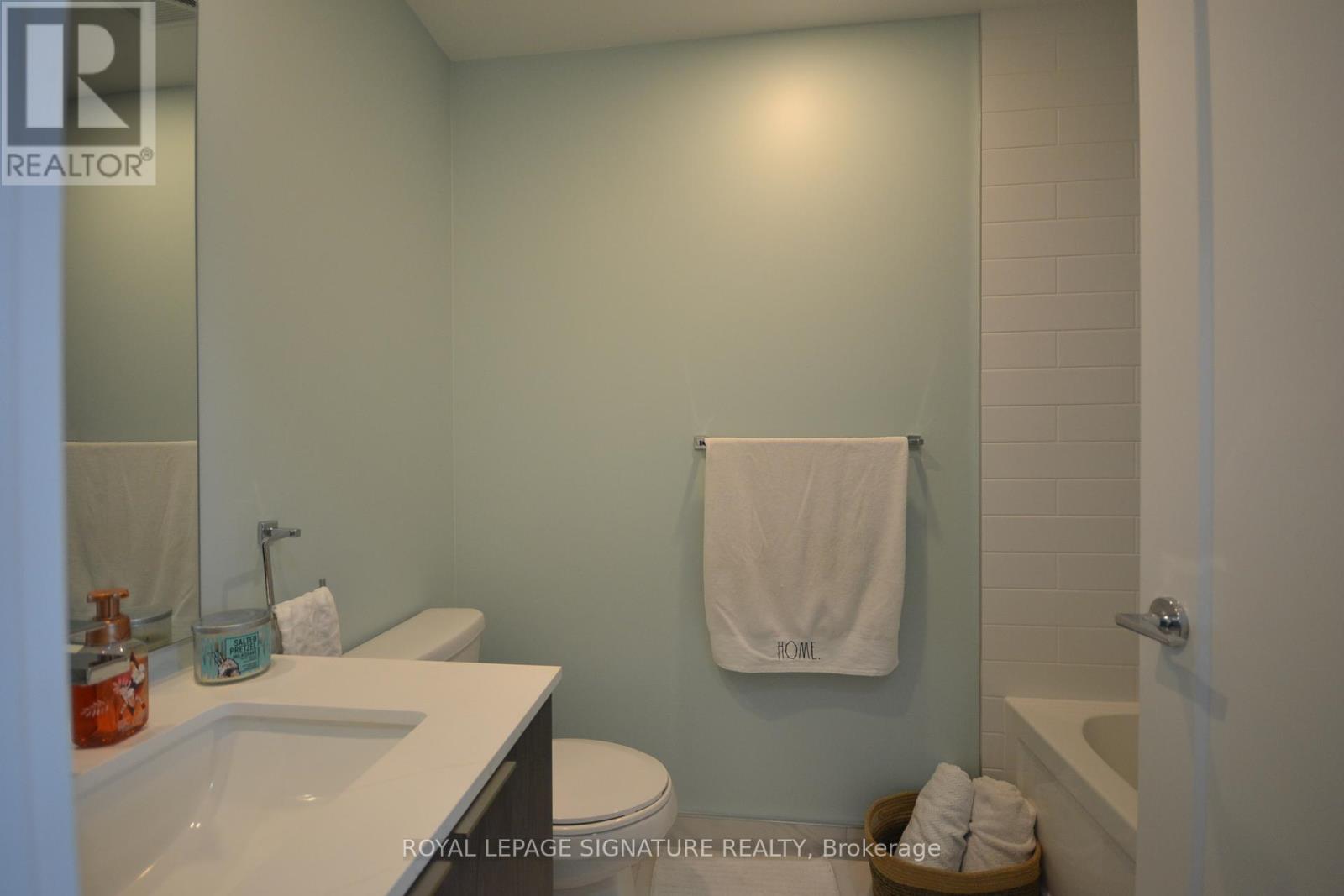 Photo 17 of 2406 70 Annie Craig Drive, Toronto ON