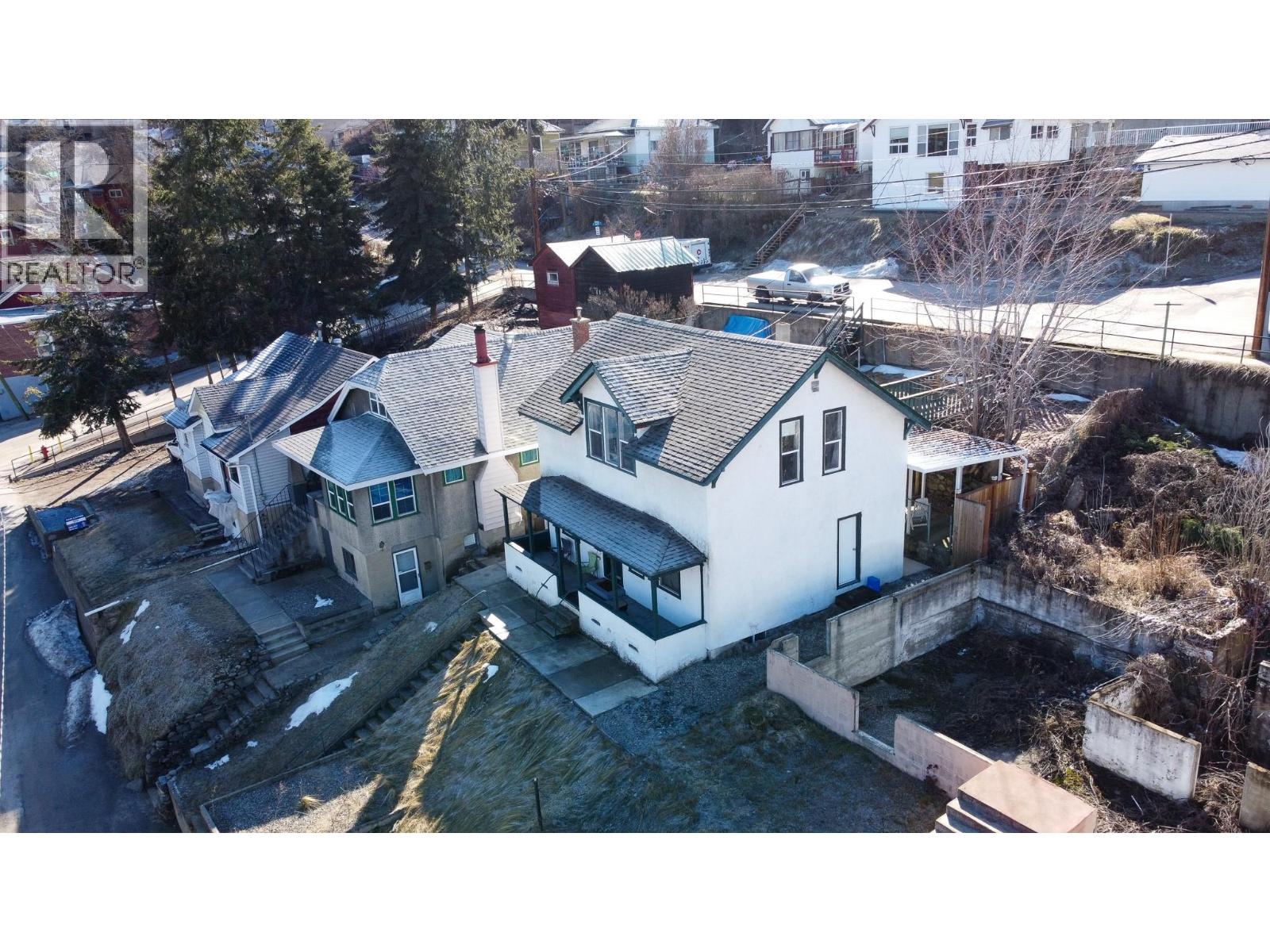 1860 OAK Street - 1