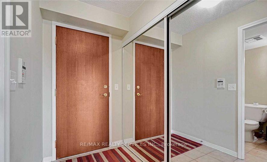 Photo 7 of 701 2545 Erin Centre Boulevard, Mississauga ON