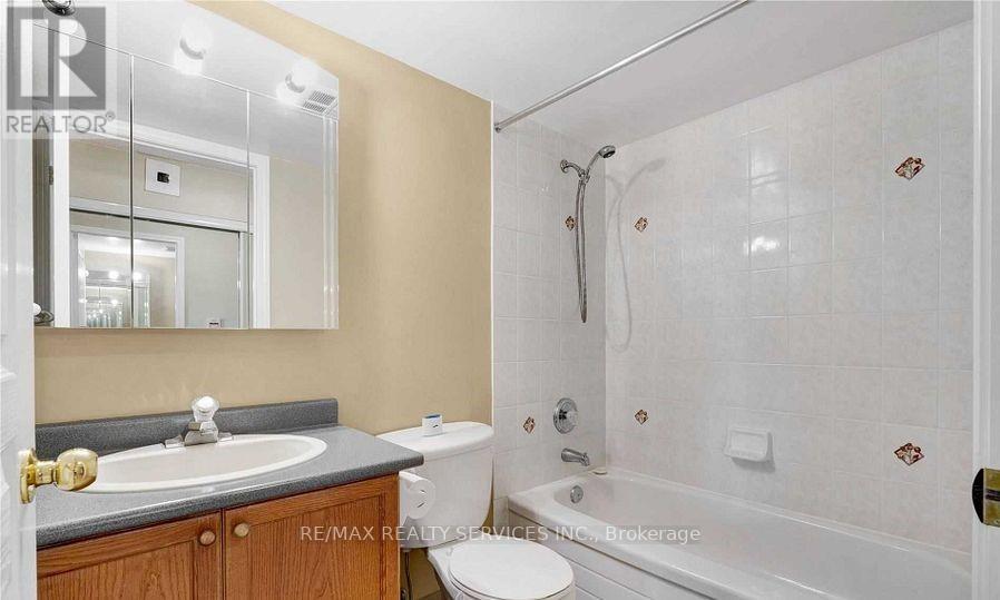 Photo 11 of 701 2545 Erin Centre Boulevard, Mississauga ON