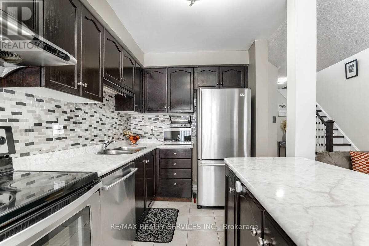 Photo 16 of 6888 Dillingwood Drive, Mississauga ON
