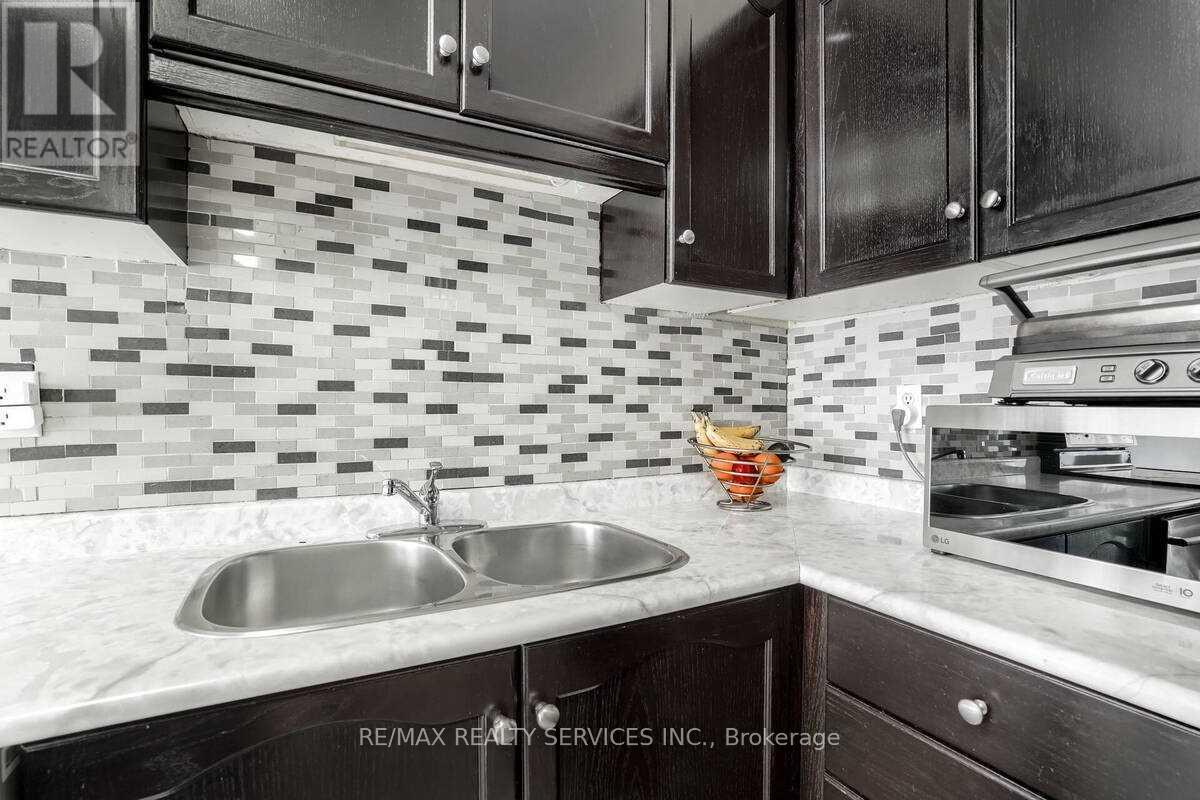 Photo 26 of 6888 Dillingwood Drive, Mississauga ON