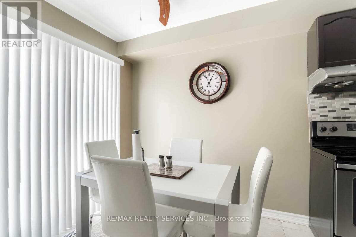 Photo 7 of 6888 Dillingwood Drive, Mississauga ON