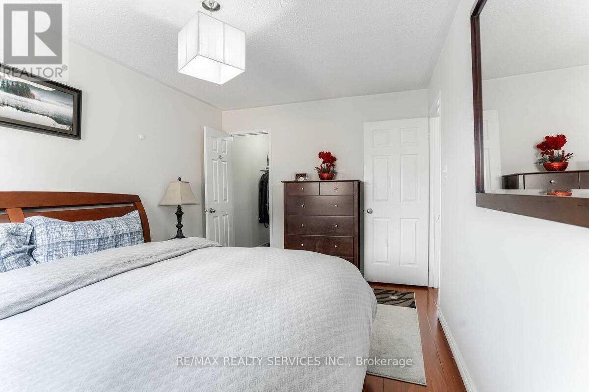 Photo 19 of 6888 Dillingwood Drive, Mississauga ON