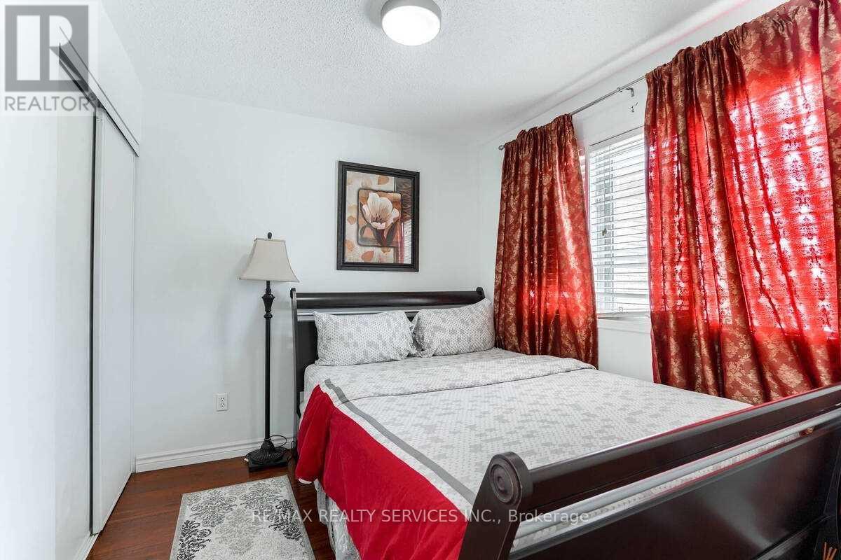 Photo 2 of 6888 Dillingwood Drive, Mississauga ON