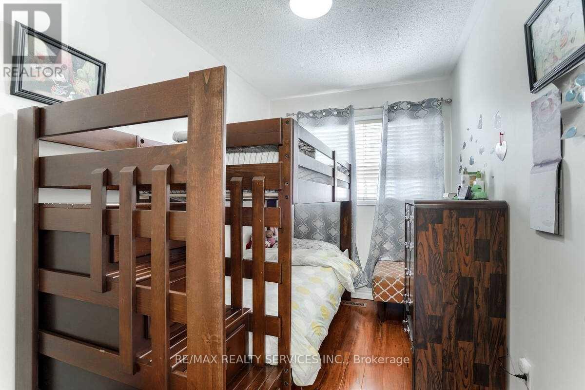 Photo 8 of 6888 Dillingwood Drive, Mississauga ON