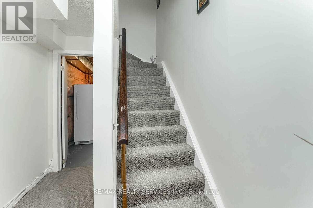 Photo 4 of 6888 Dillingwood Drive, Mississauga ON