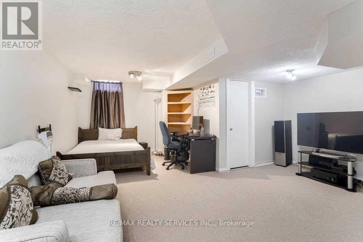 Photo 10 of 6888 Dillingwood Drive, Mississauga ON