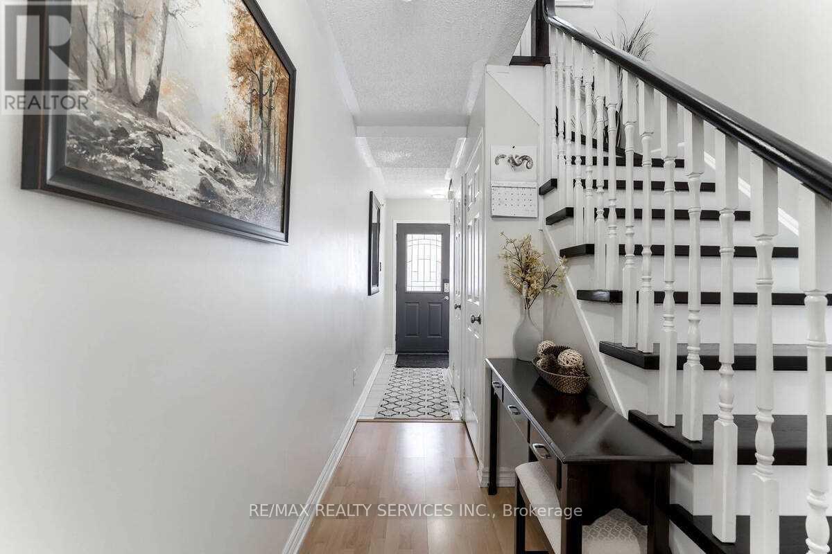 Photo 13 of 6888 Dillingwood Drive, Mississauga ON