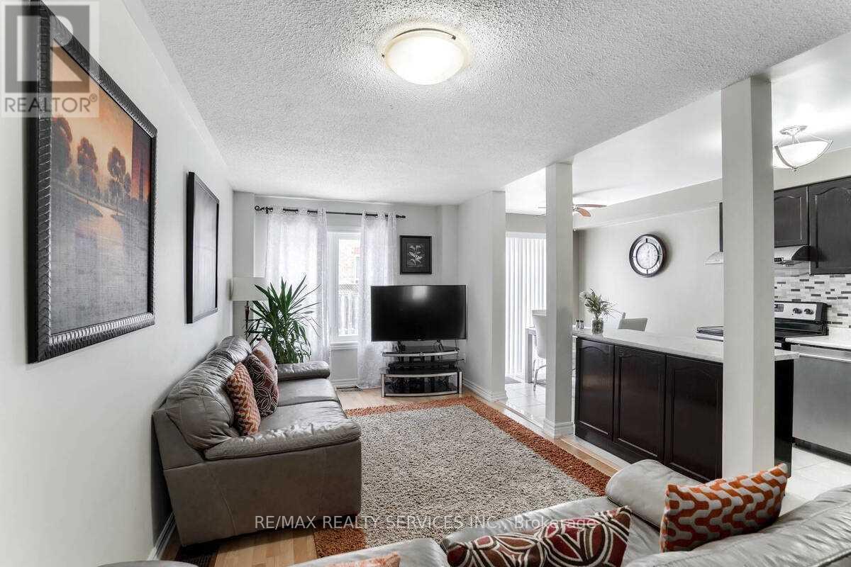Photo 15 of 6888 Dillingwood Drive, Mississauga ON