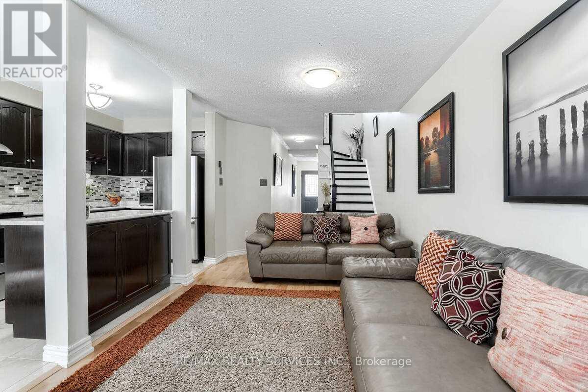 Photo 25 of 6888 Dillingwood Drive, Mississauga ON