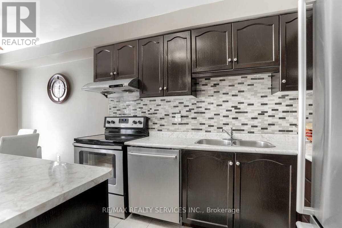 Photo 23 of 6888 Dillingwood Drive, Mississauga ON