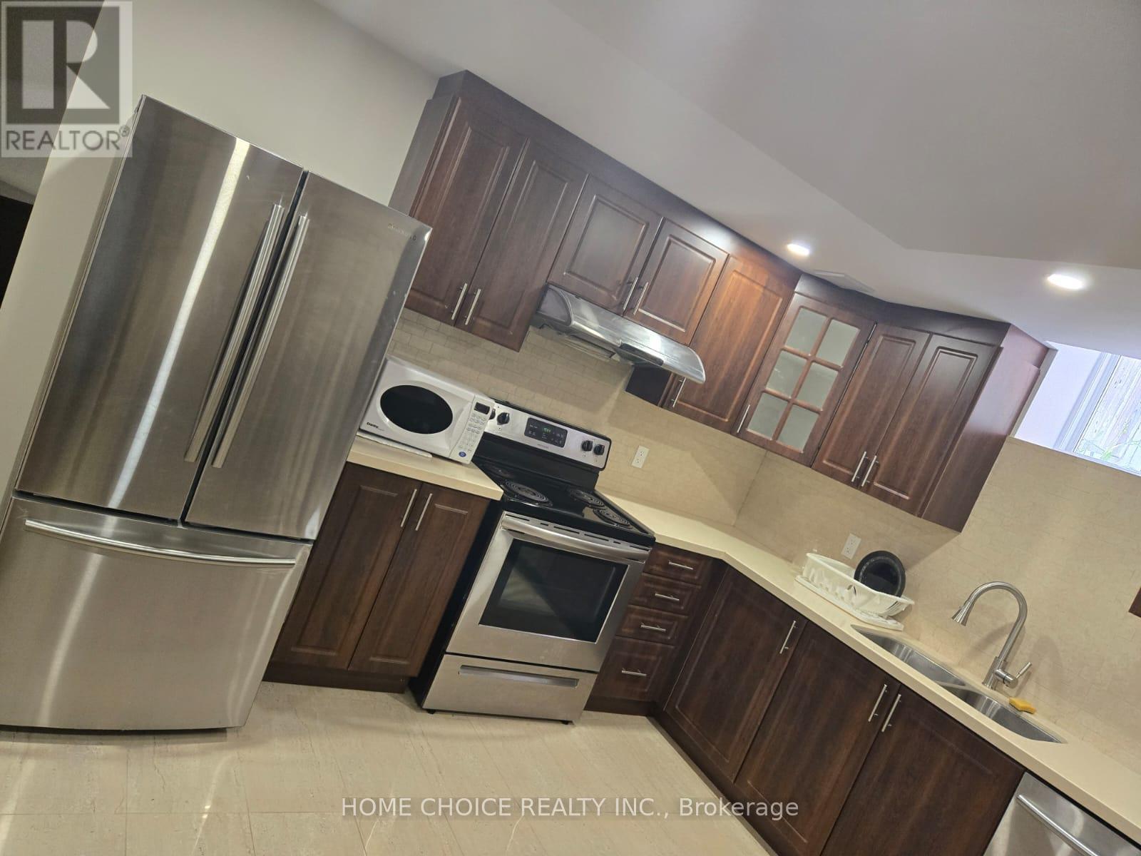 Photo 3 of 3144 Clipperton Drive, Mississauga ON