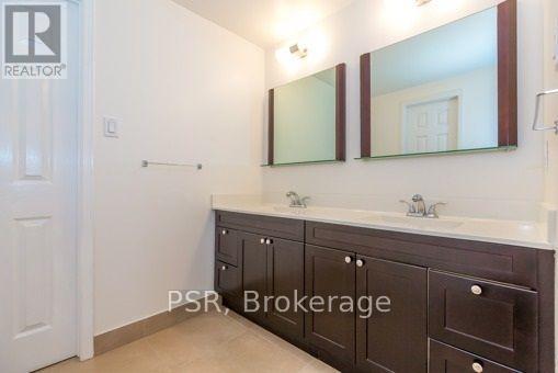 Photo 8 of 813 Willowbank Trail, Mississauga ON