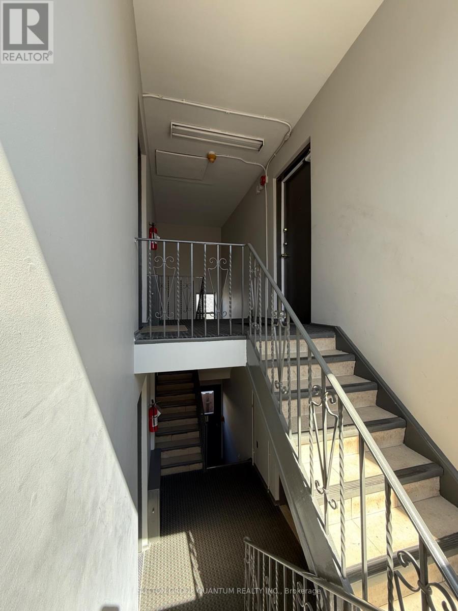 Photo 31 of 25 A Milton Street, Toronto ON