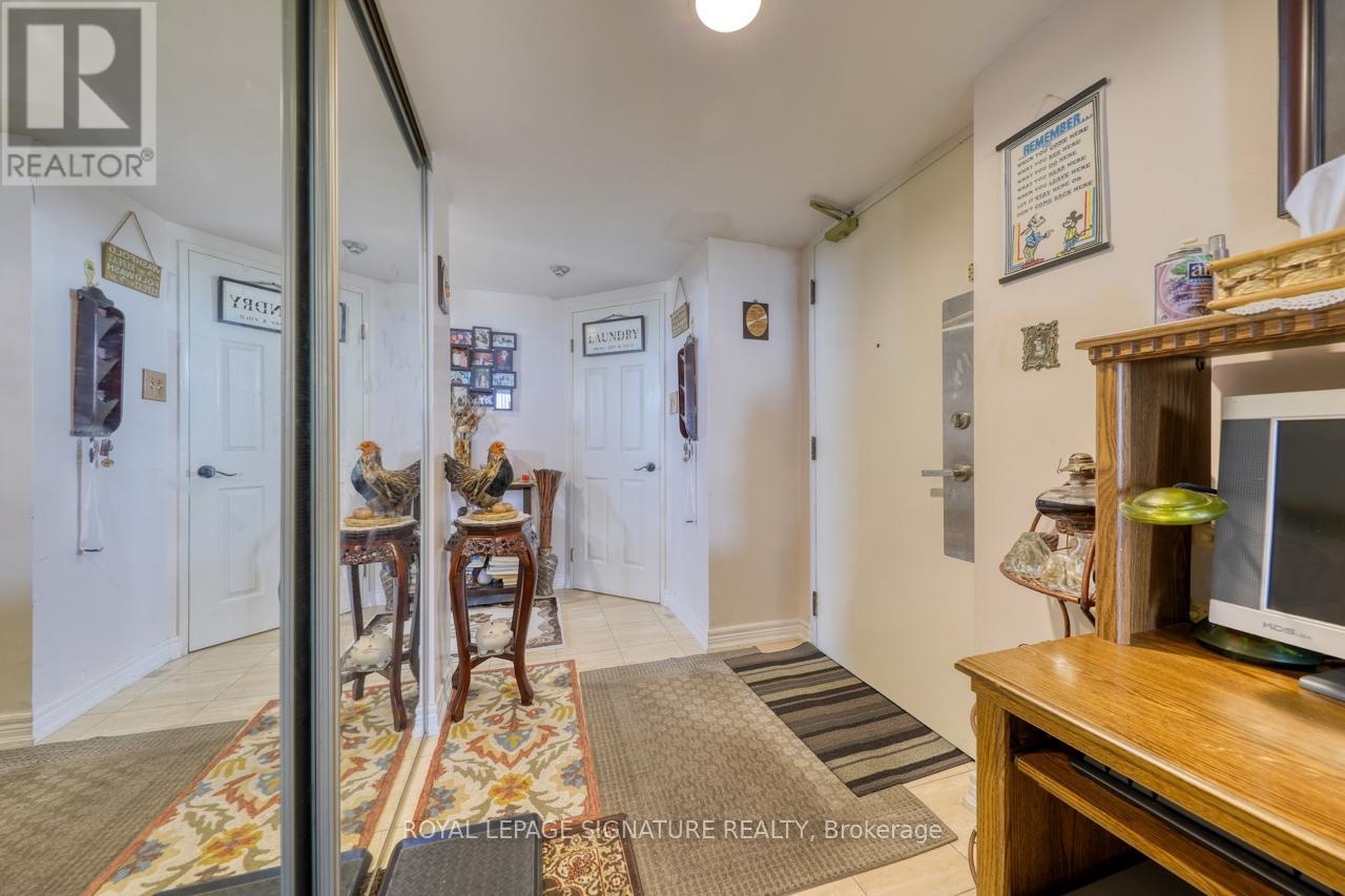 Photo 10 of 904 6 Humberline Drive, Toronto ON