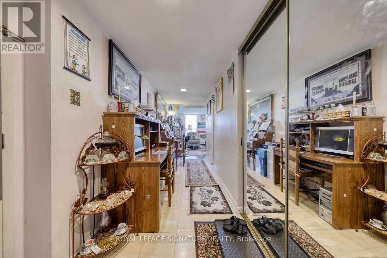 Photo 4 of 904 6 Humberline Drive, Toronto ON