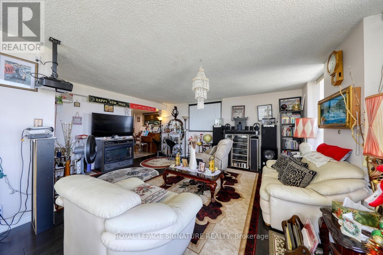 Photo 12 of 904 6 Humberline Drive, Toronto ON