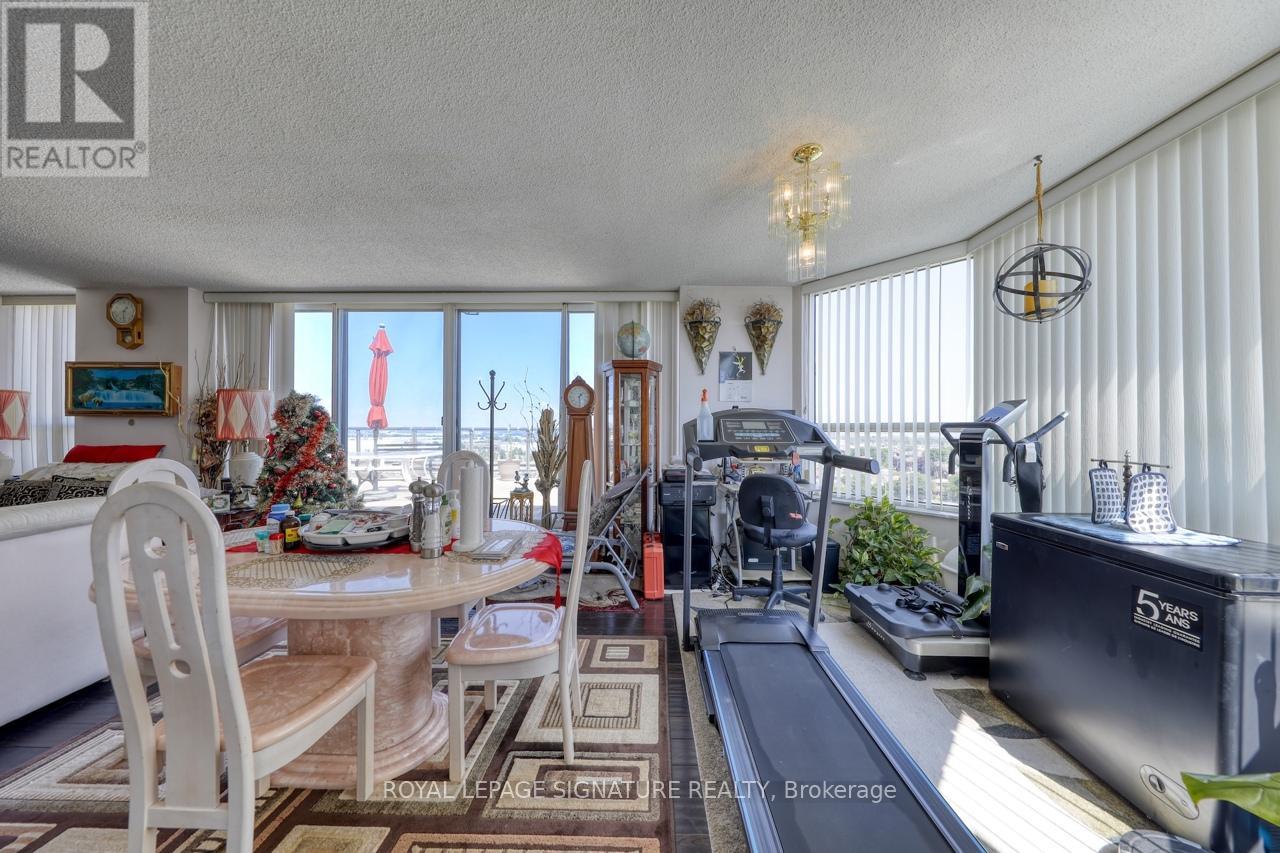 Photo 14 of 904 6 Humberline Drive, Toronto ON