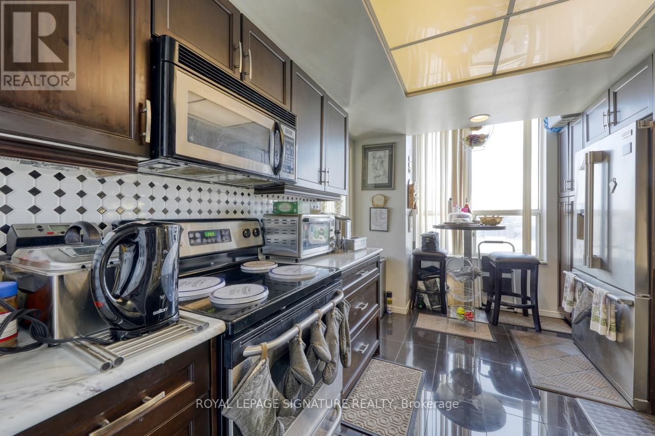 Photo 16 of 904 6 Humberline Drive, Toronto ON