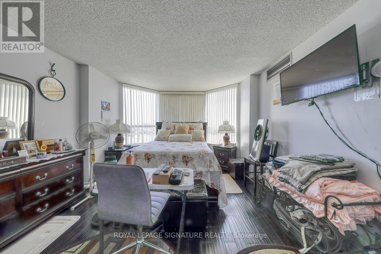 Photo 37 of 904 6 Humberline Drive, Toronto ON