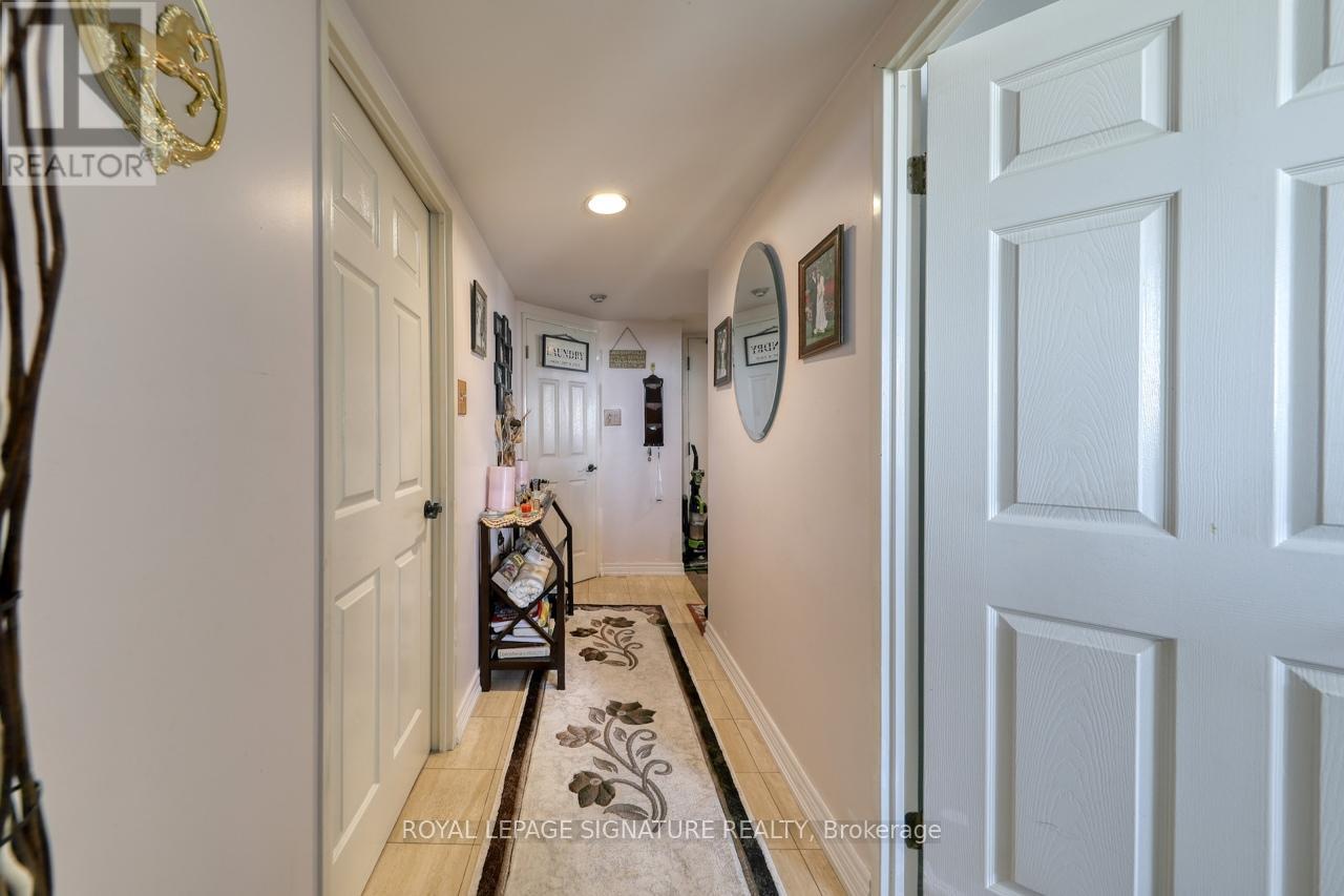 Photo 18 of 904 6 Humberline Drive, Toronto ON