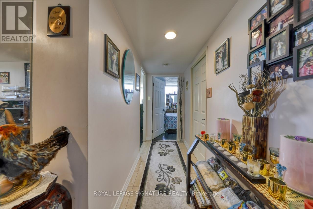 Photo 2 of 904 6 Humberline Drive, Toronto ON