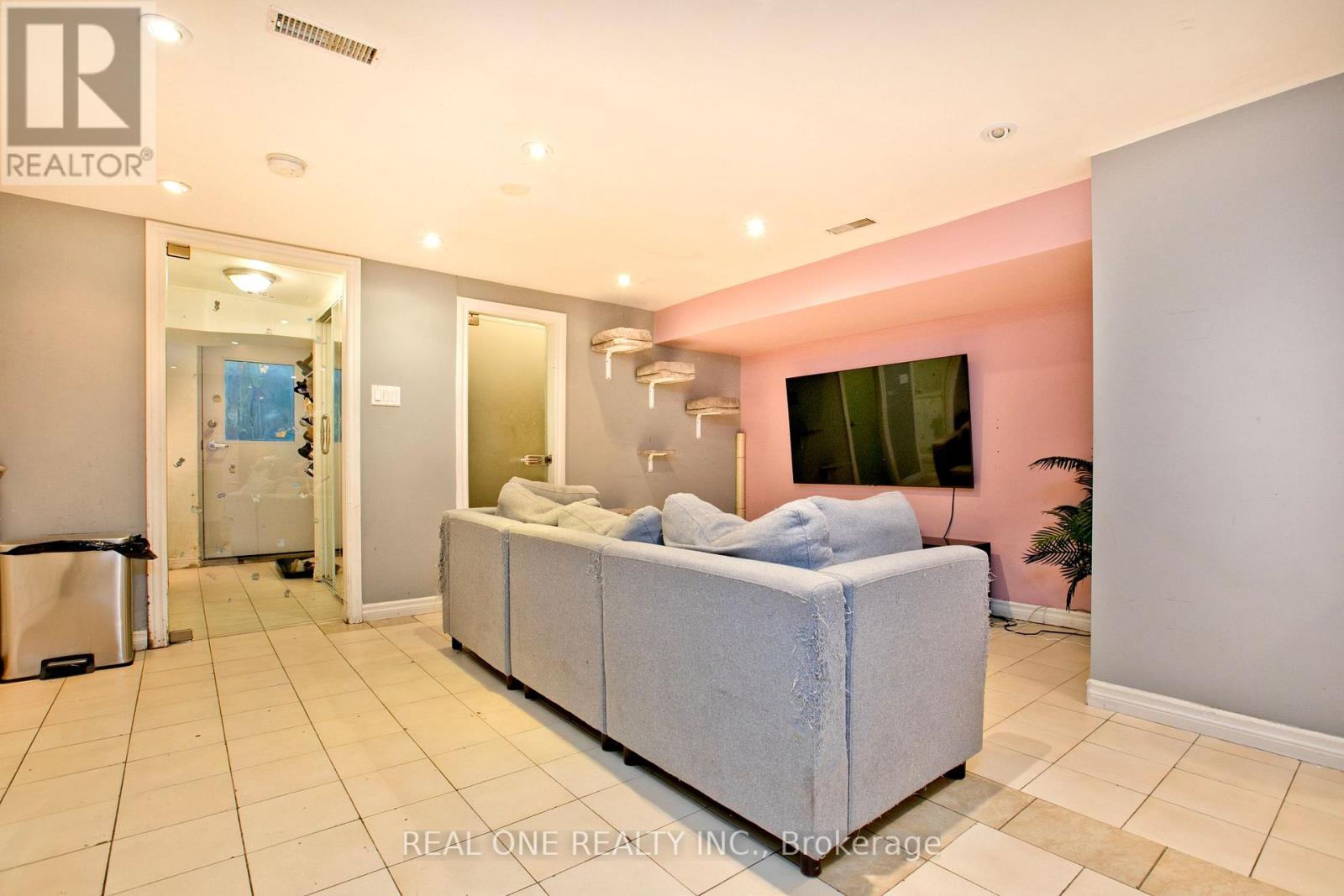 Photo 4 of 1702 Jane Street, Toronto ON