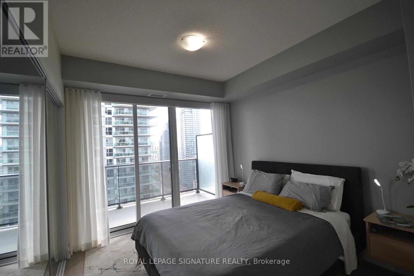 Photo 18 of 2406 70 Annie Craig Drive, Toronto ON