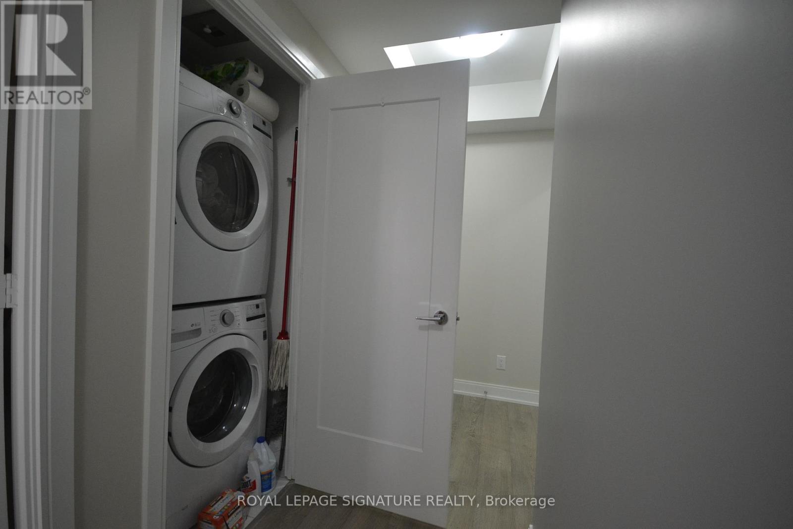 Photo 21 of 2406 70 Annie Craig Drive, Toronto ON