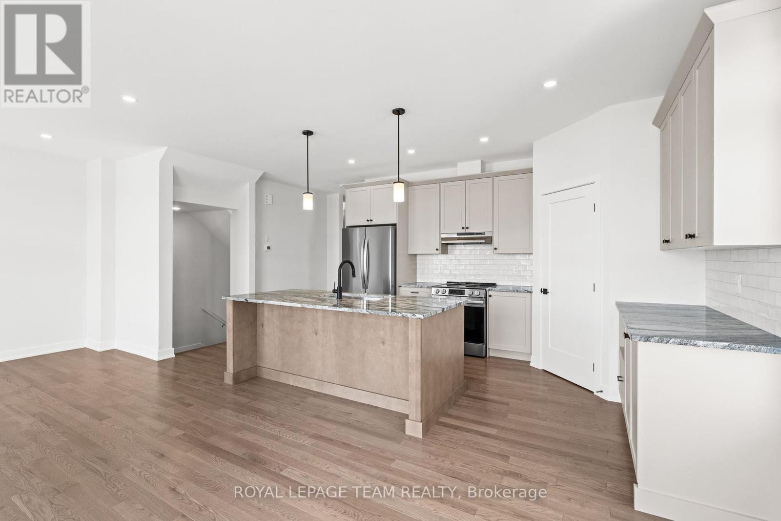 Photo 16 of 1020 Moore Street, Brockville ON