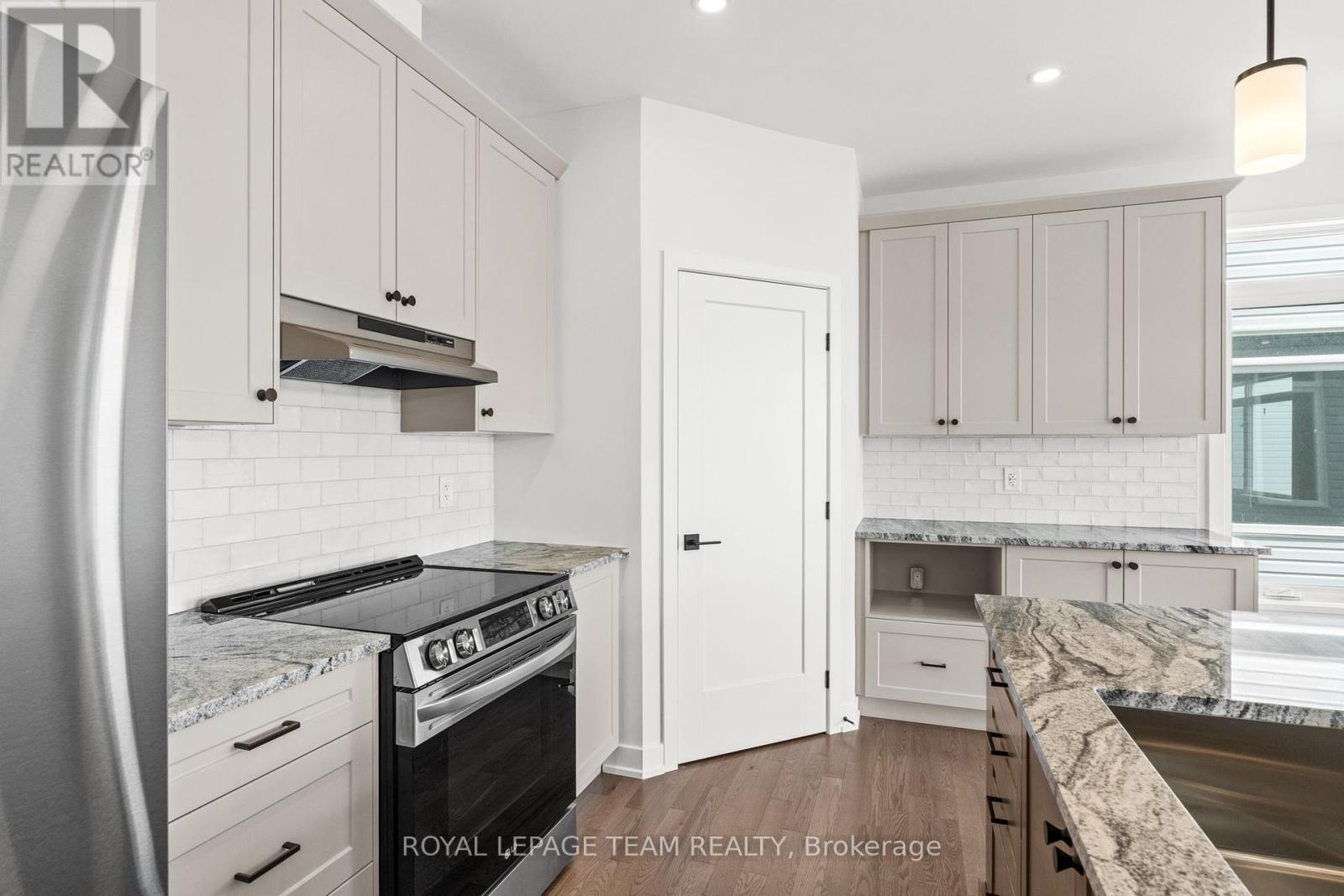 Photo 39 of 1020 Moore Street, Brockville ON
