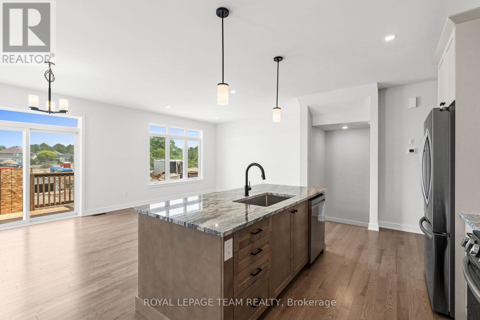 Photo 2 of 1020 Moore Street, Brockville ON