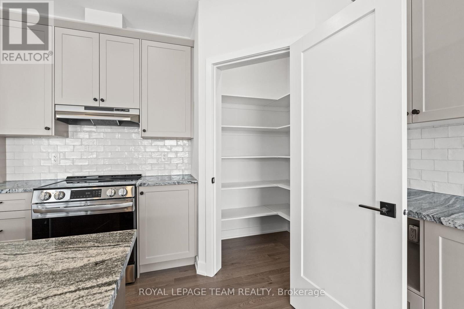 Photo 5 of 1020 Moore Street, Brockville ON