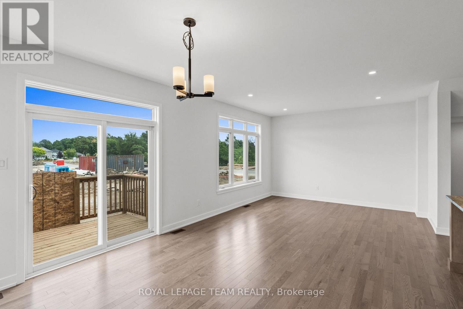 Photo 3 of 1020 Moore Street, Brockville ON