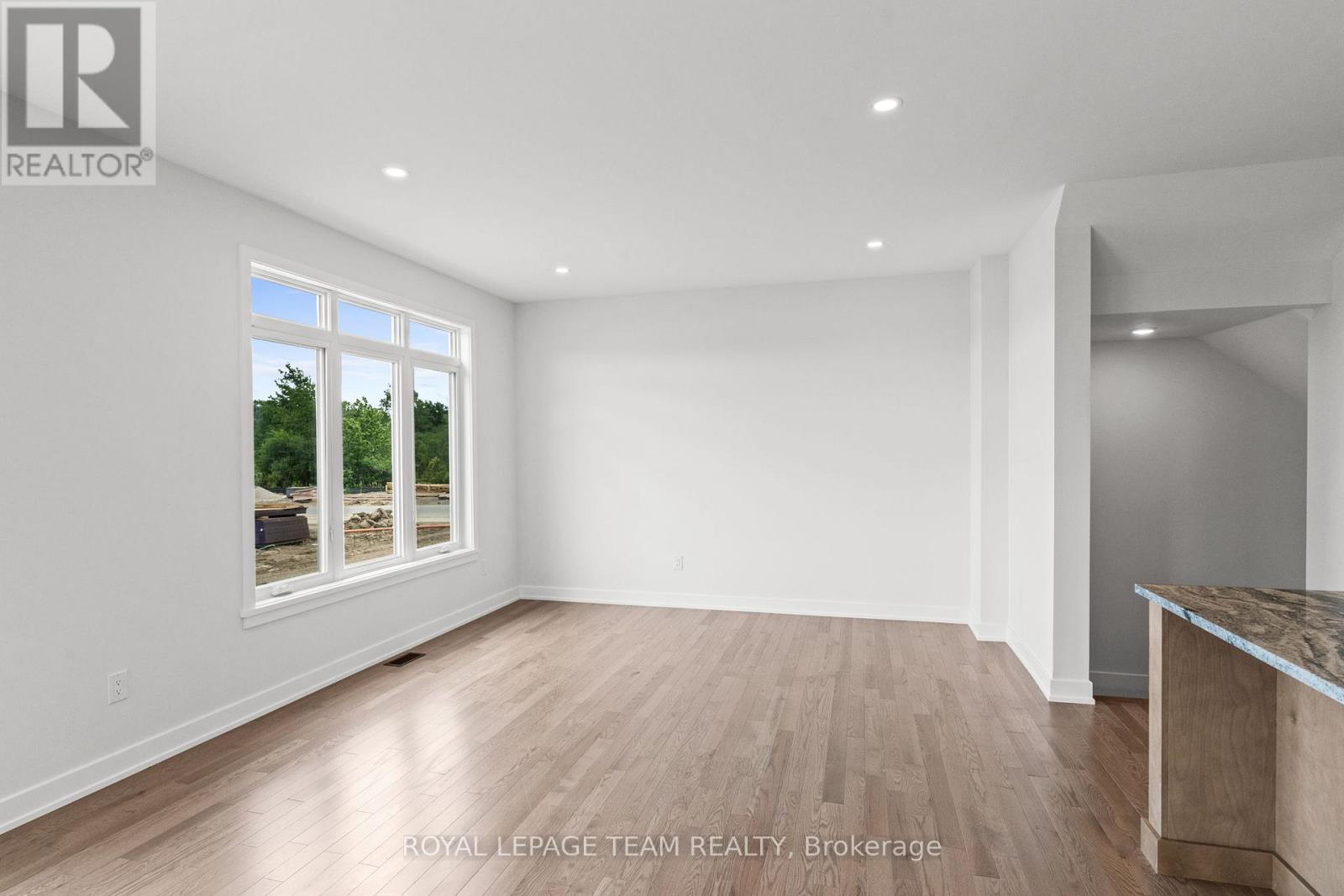 Photo 6 of 1020 Moore Street, Brockville ON
