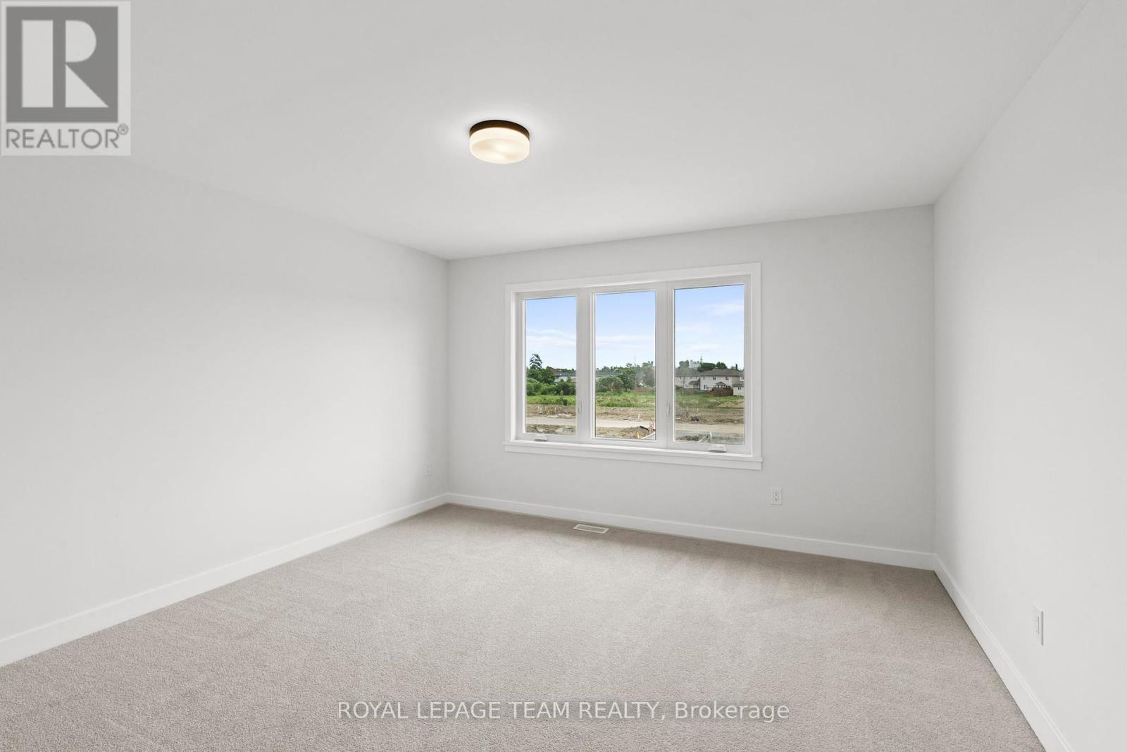 Photo 8 of 1020 Moore Street, Brockville ON