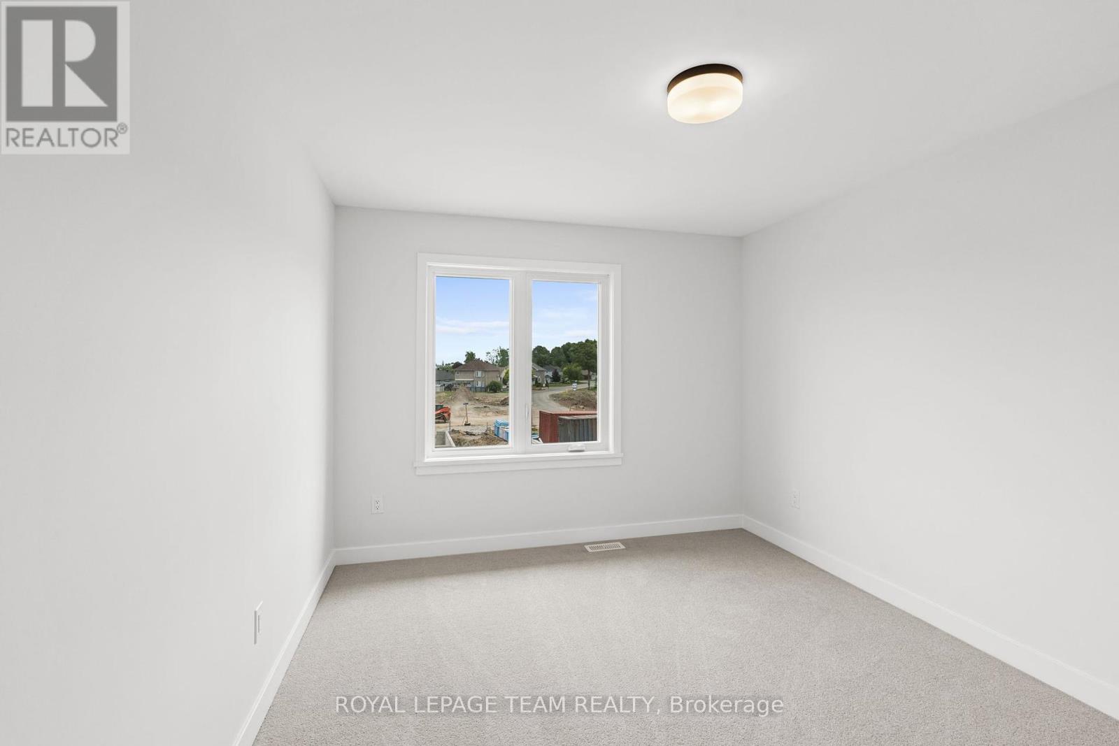 Photo 12 of 1020 Moore Street, Brockville ON