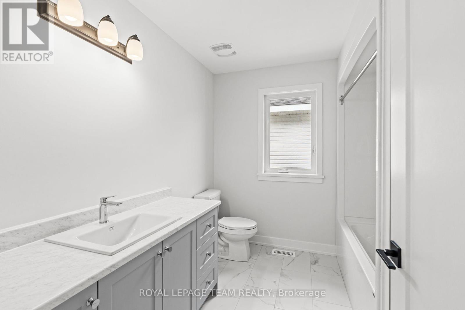 Photo 28 of 1020 Moore Street, Brockville ON