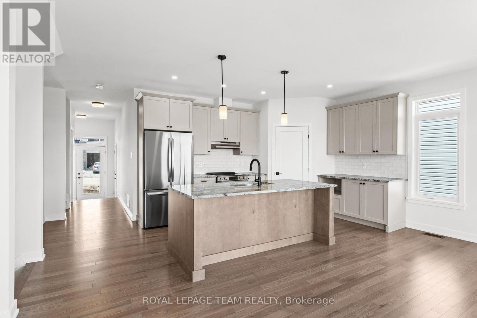 Photo 31 of 1020 Moore Street, Brockville ON