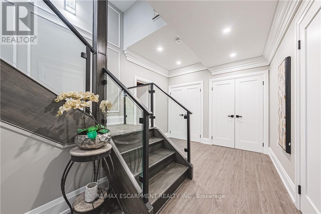Photo 37 of 8378 Chippewa Road N, Hamilton ON