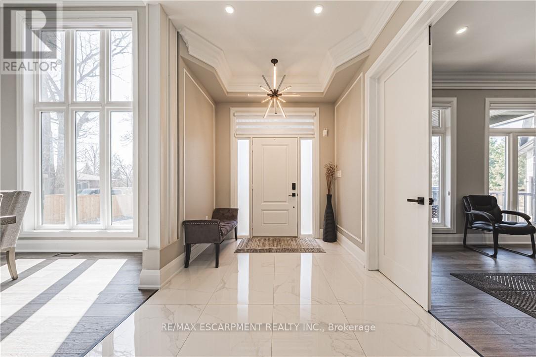 Photo 5 of 8378 Chippewa Road N, Hamilton ON