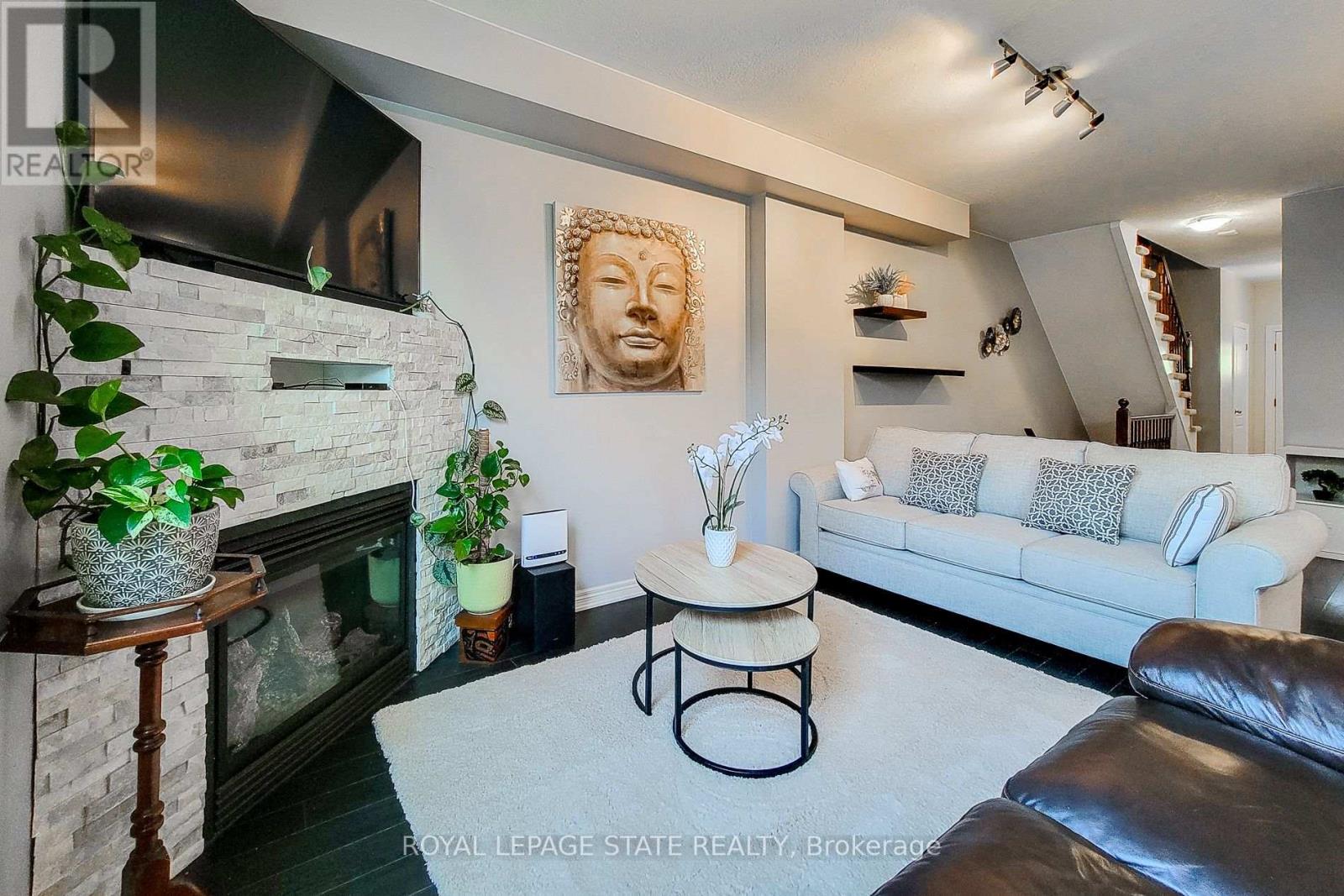 Photo 11 of 110 Marina Point Crescent, Hamilton ON