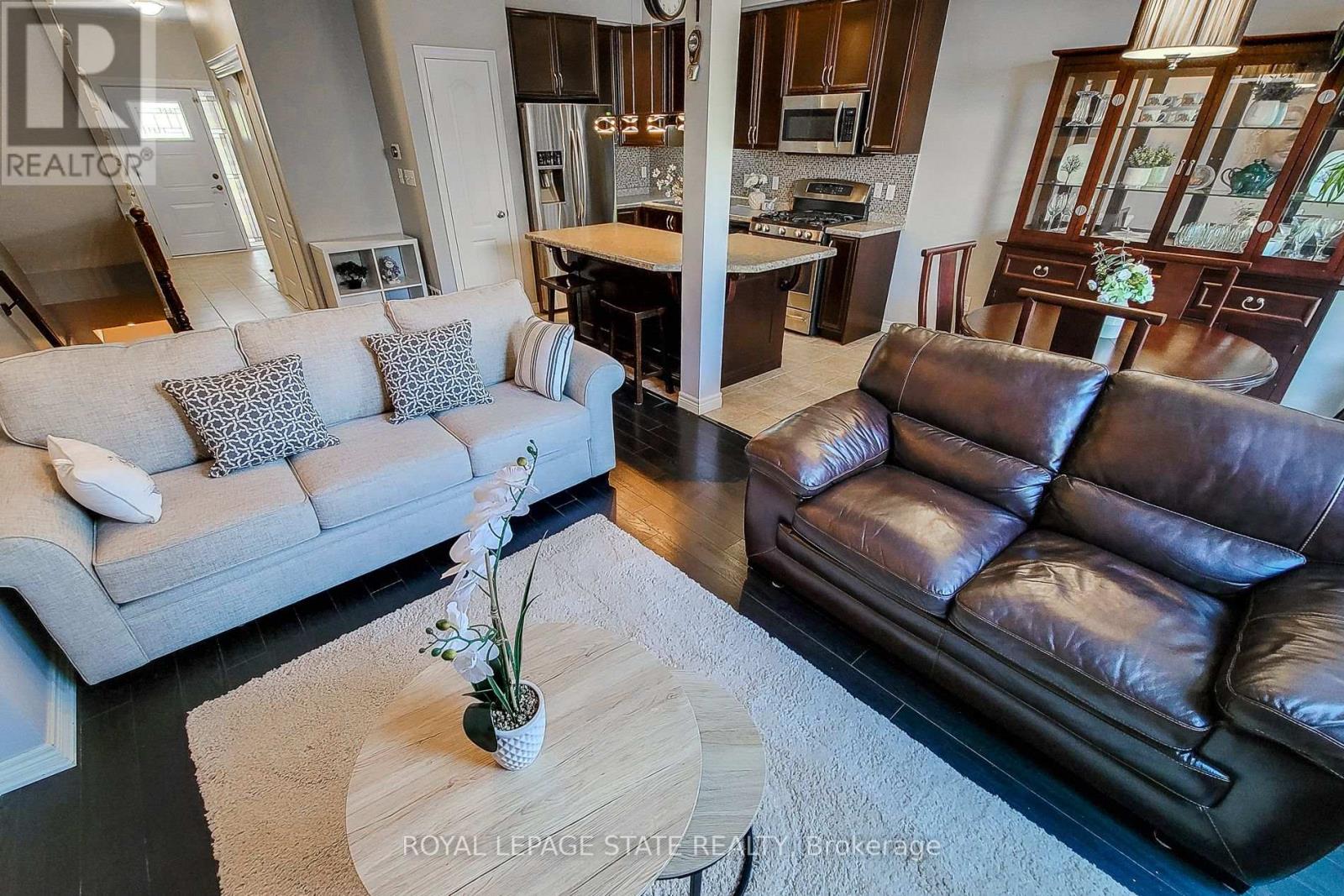 Photo 2 of 110 Marina Point Crescent, Hamilton ON