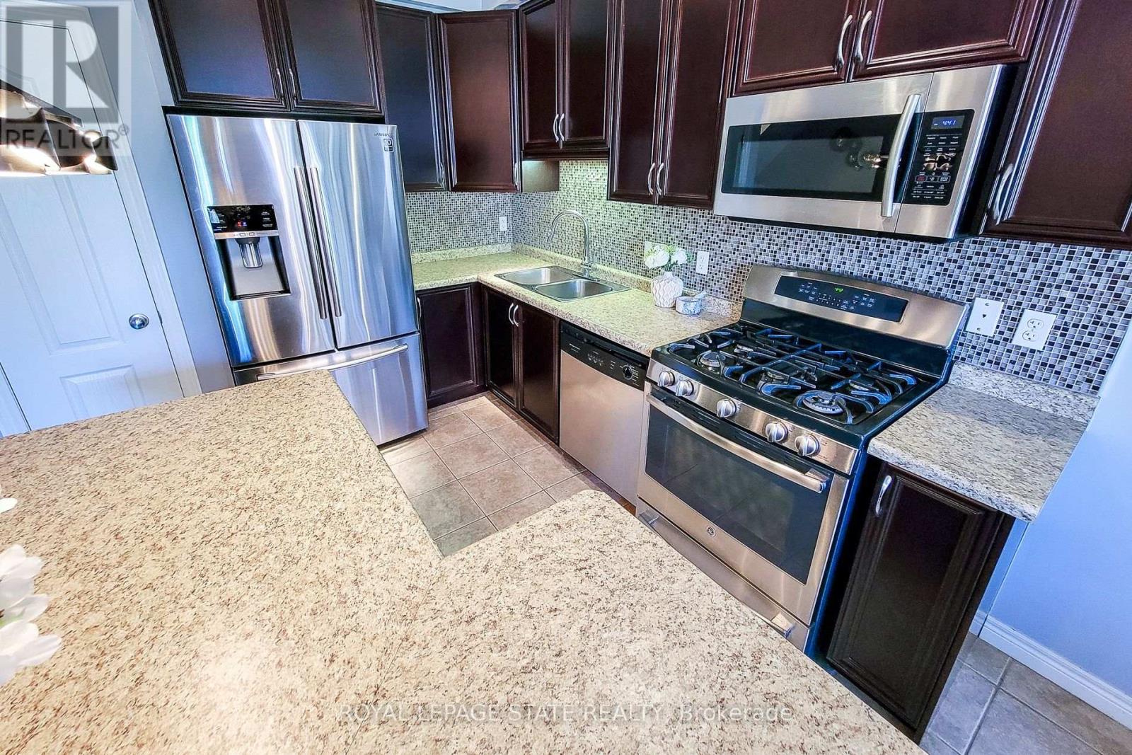 Photo 25 of 110 Marina Point Crescent, Hamilton ON