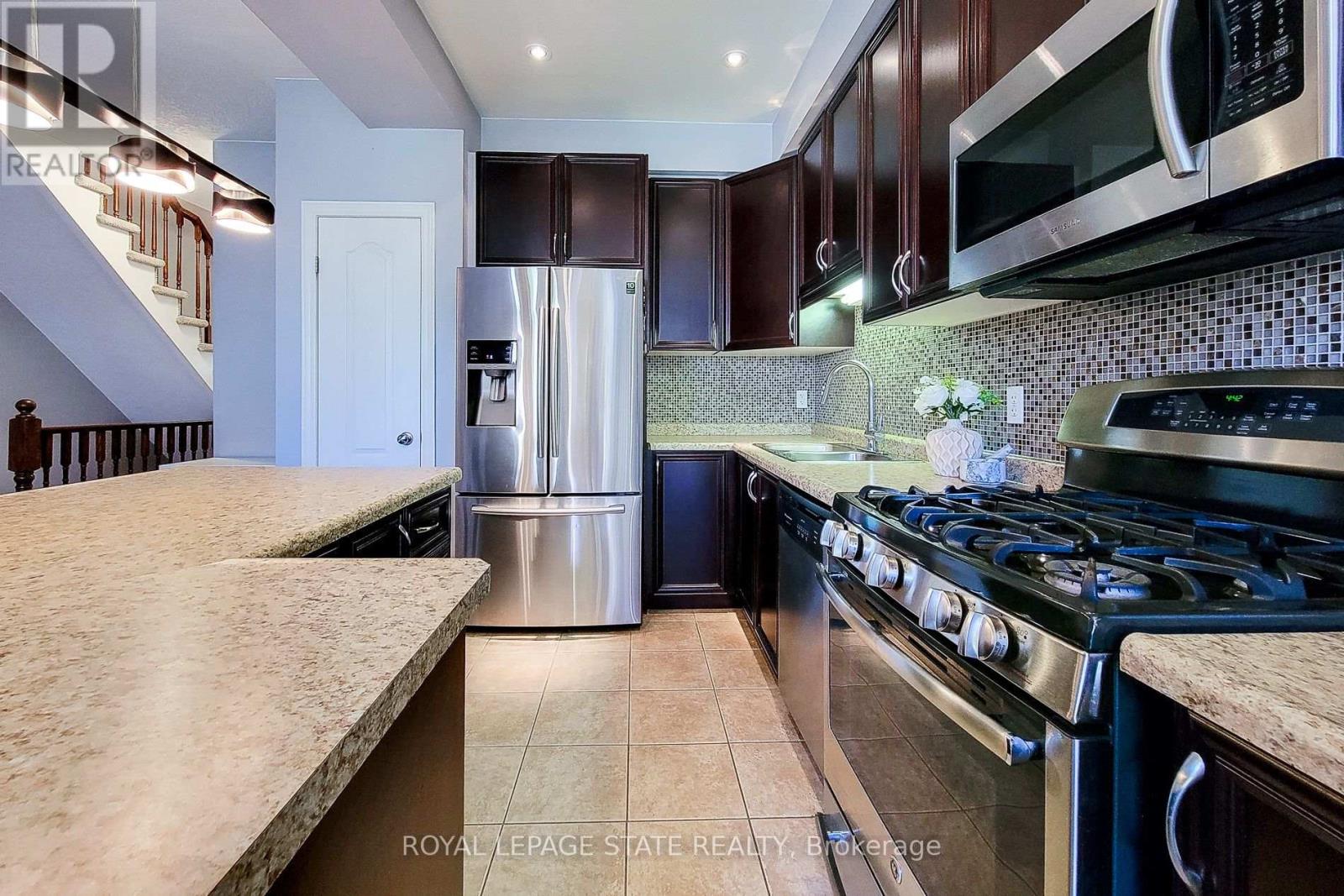 Photo 27 of 110 Marina Point Crescent, Hamilton ON